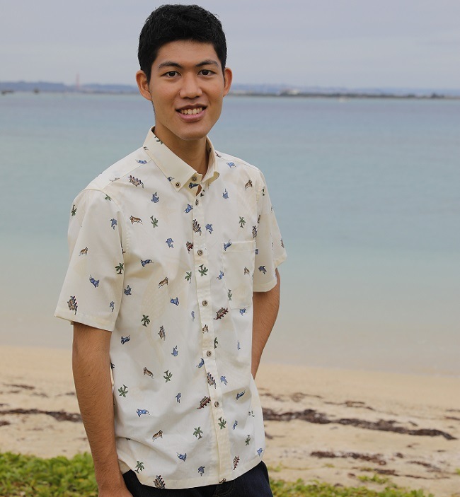 【数量わずか】OK1846B　メンズ　＜ハーリーシーサー柄＞　ボタンダウン