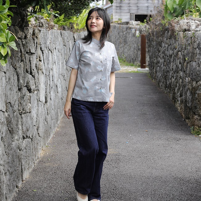 OK1145　レディース　＜ヤシパイン柄＞　マオカラー半袖