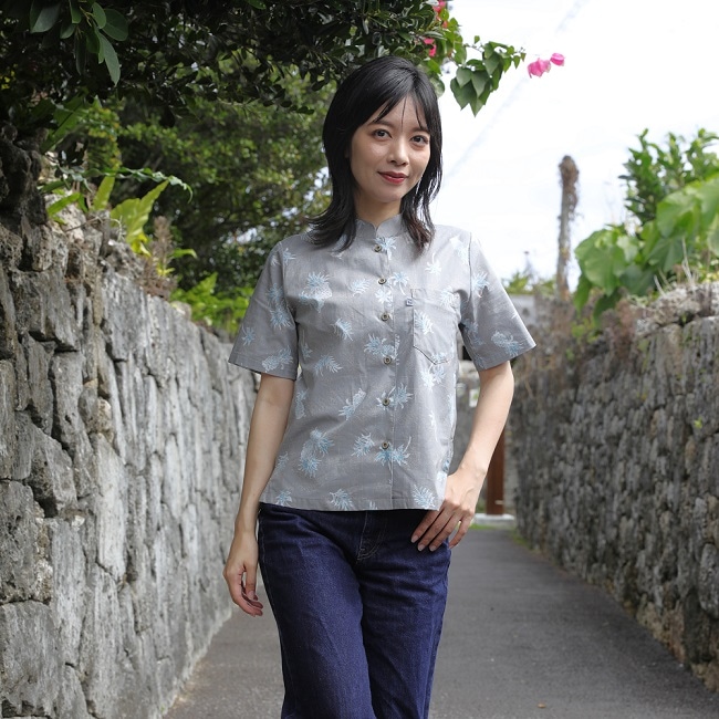 OK1145　レディース　＜ヤシパイン柄＞　マオカラー半袖