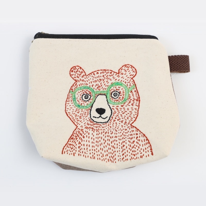 手刺繍ポーチ（熊） by collect 34 |「障がい者福祉」を買物で応援する