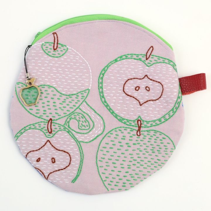手刺繍ポーチ（りんご） by collect 34 |「障がい者福祉」を買物で応援
