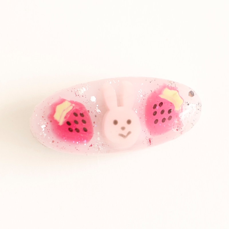 うさぎといちごのヘアピン by ナナイロリボン |「障がい者福祉」を買物