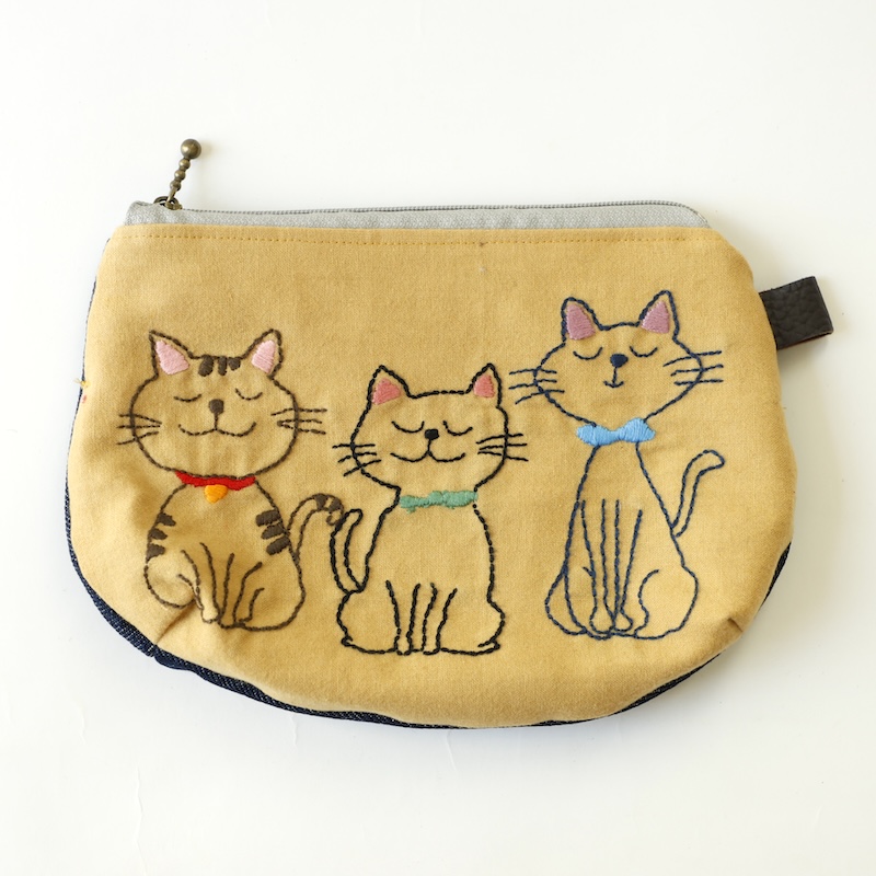 おすまし猫たちのポーチ by collect 34 |「障がい者福祉」を買物で応援