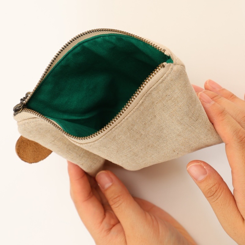 手刺繍ポーチ（唐草模様のほっかむり猫） by collect 34 |「障がい者