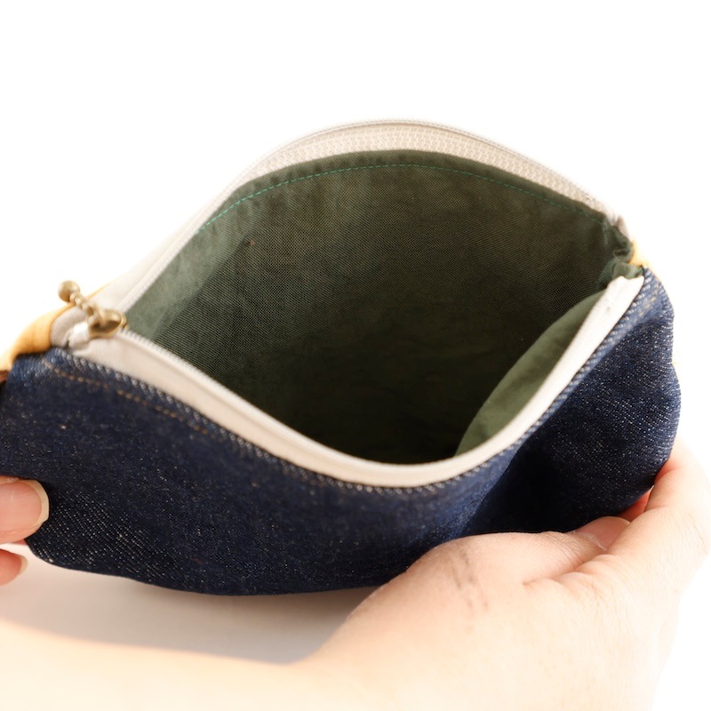 おすまし猫たちのポーチ by collect 34 |「障がい者福祉」を買物で応援
