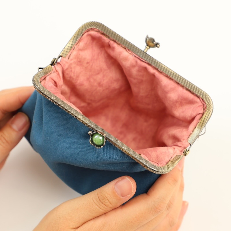 手刺繍がま口（猫） by collect 34 |「障がい者福祉」を買物で応援する