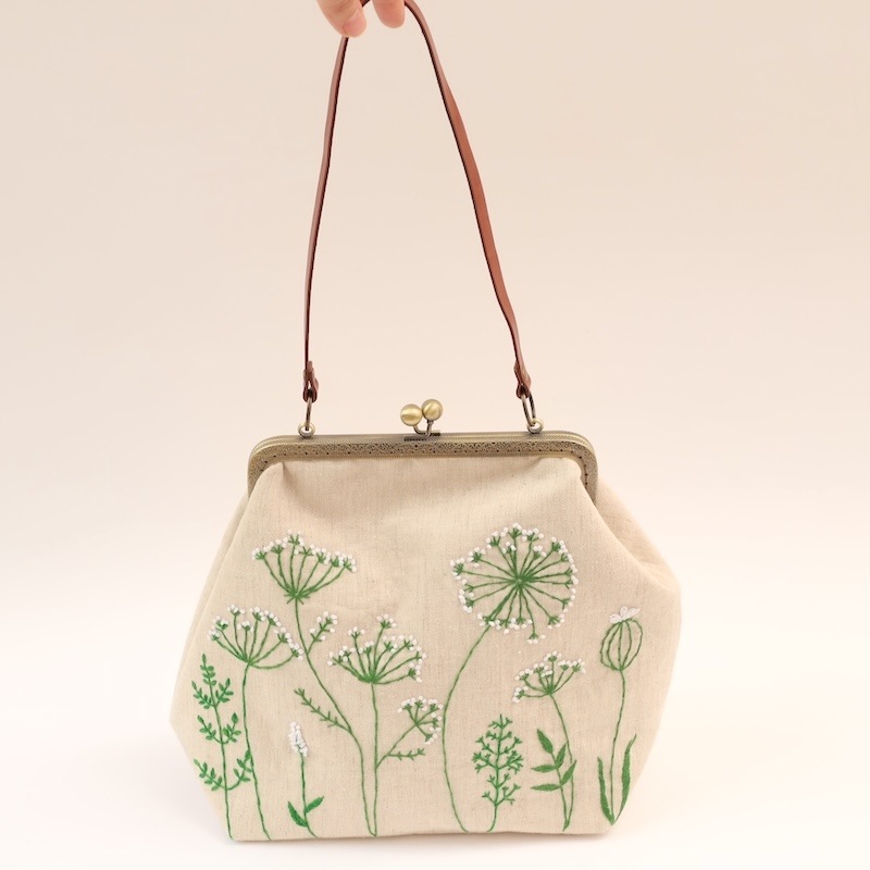 手刺繍がま口バッグ（草花） by collect 34 |「障がい者福祉」を買物で