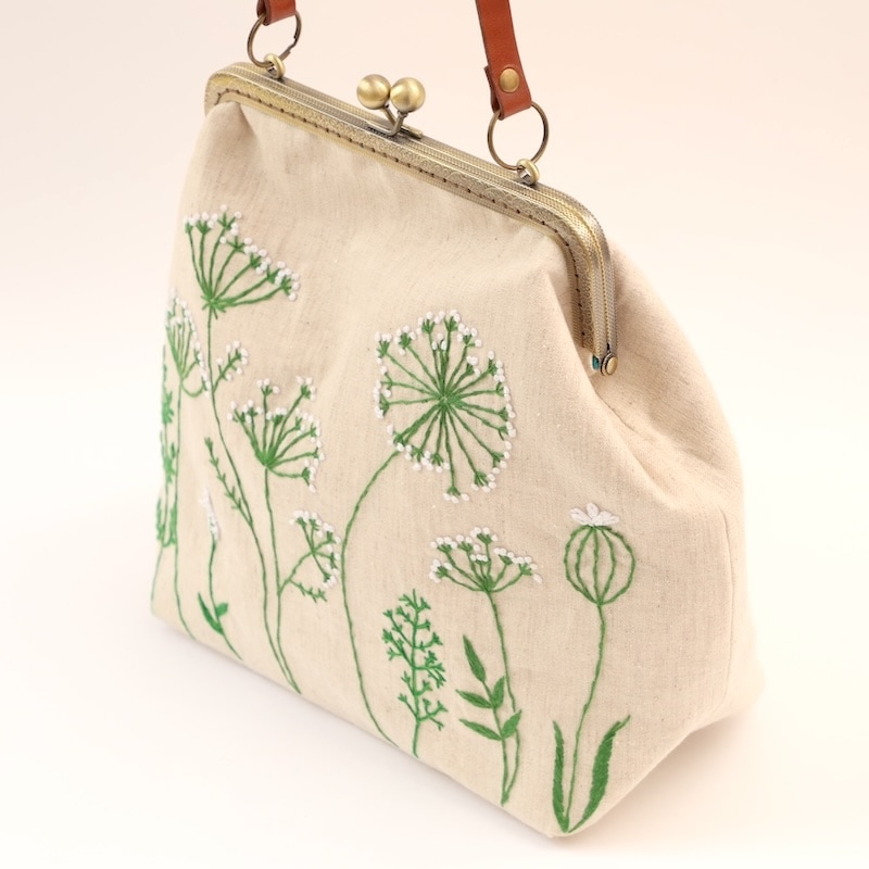 手刺繍がま口バッグ（草花） by collect 34 |「障がい者福祉」を買物で