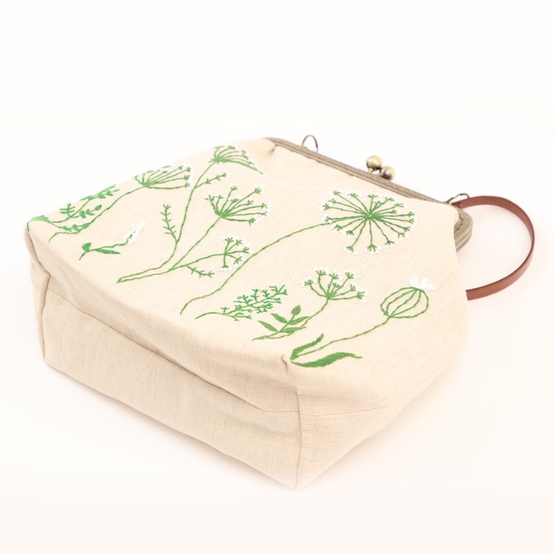 手刺繍がま口バッグ（草花） by collect 34 |「障がい者福祉」を買物で