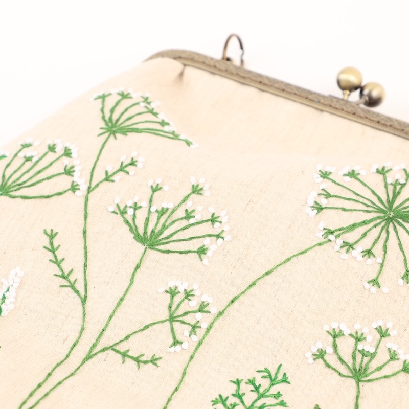 手刺繍がま口バッグ（草花） by collect 34 |「障がい者福祉」を買物で