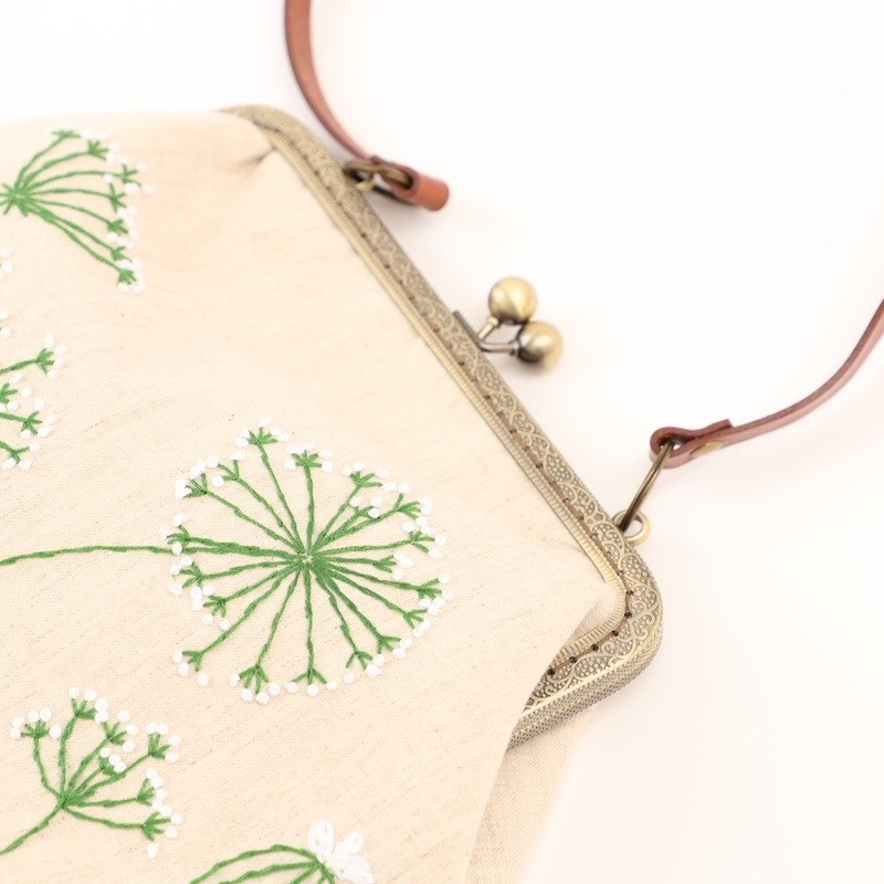 手刺繍がま口バッグ（草花） by collect 34 |「障がい者福祉」を買物で