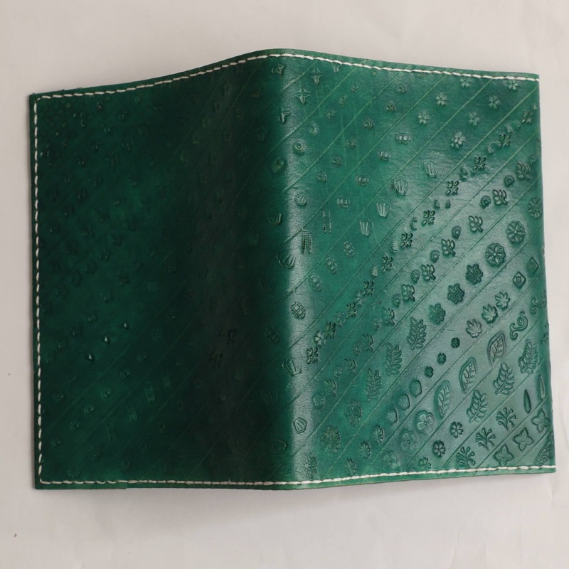 革のブックカバー 文庫本サイズ グリーン By みどり工房 障がい者福祉 を買物で応援する通販サイト Pippo Npo法人pippo