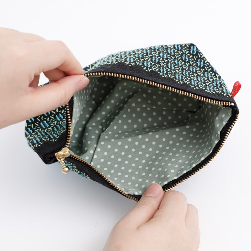 ロラライハリス(刺繍)ふんわりポーチ(マチ有) せわしい