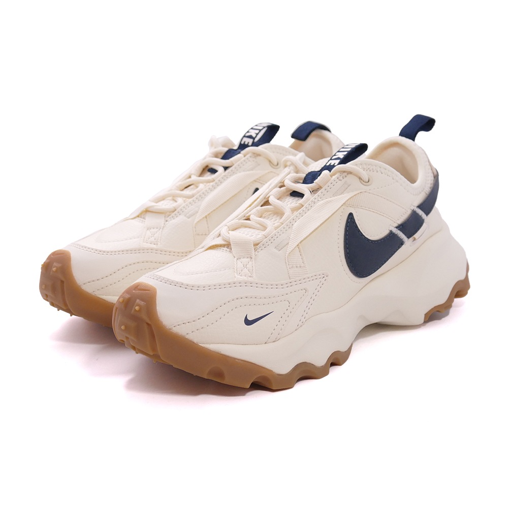 スニーカー ナイキ NIKE TC7900 アイボリー 肌 DD9682-103 