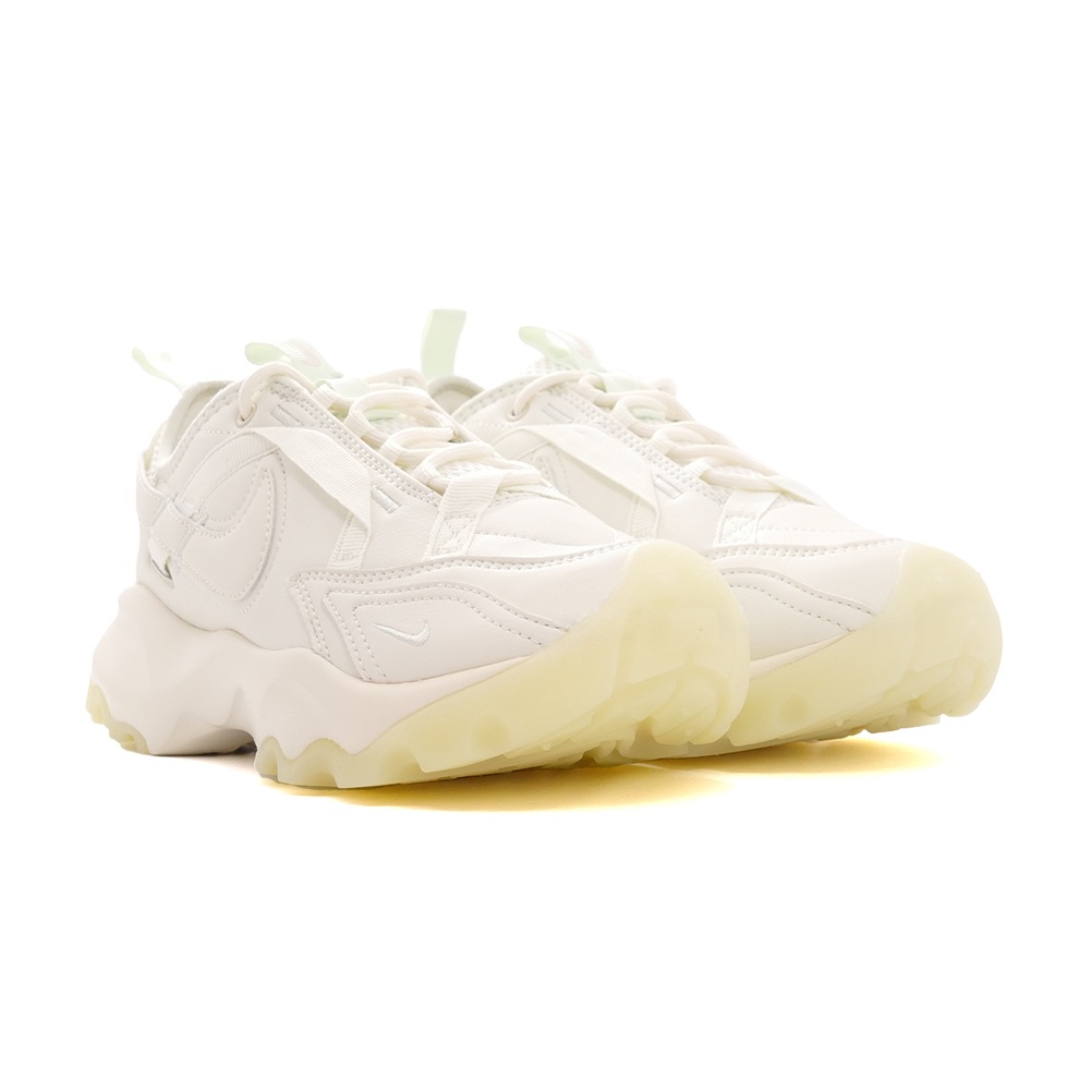 NIKE TC7900 ホワイト 24.5 NIKE（ナイキ）の「＜NIKE＞ TC7900 スニーカー（スニーカー