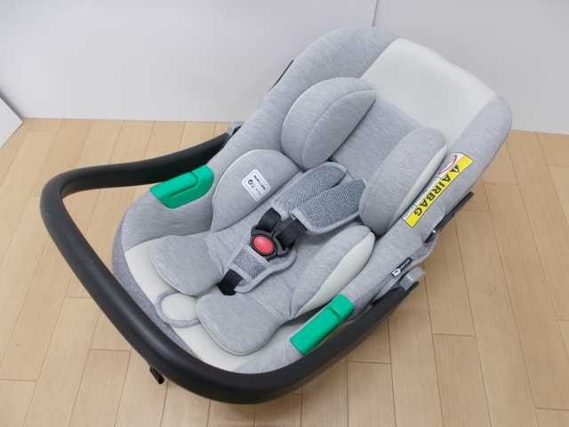 ベビーシート MC ブライト ベビーキャリー 新生児～15ヶ月 シートベルト取付 チャイルドシート