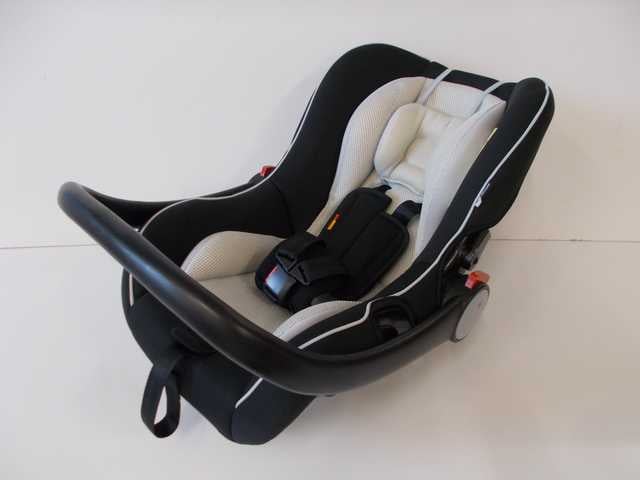 ベビーシート チャイルドシート マムズキャリー ブライト Ⅲ 西松屋 新生児 シートベルト取付