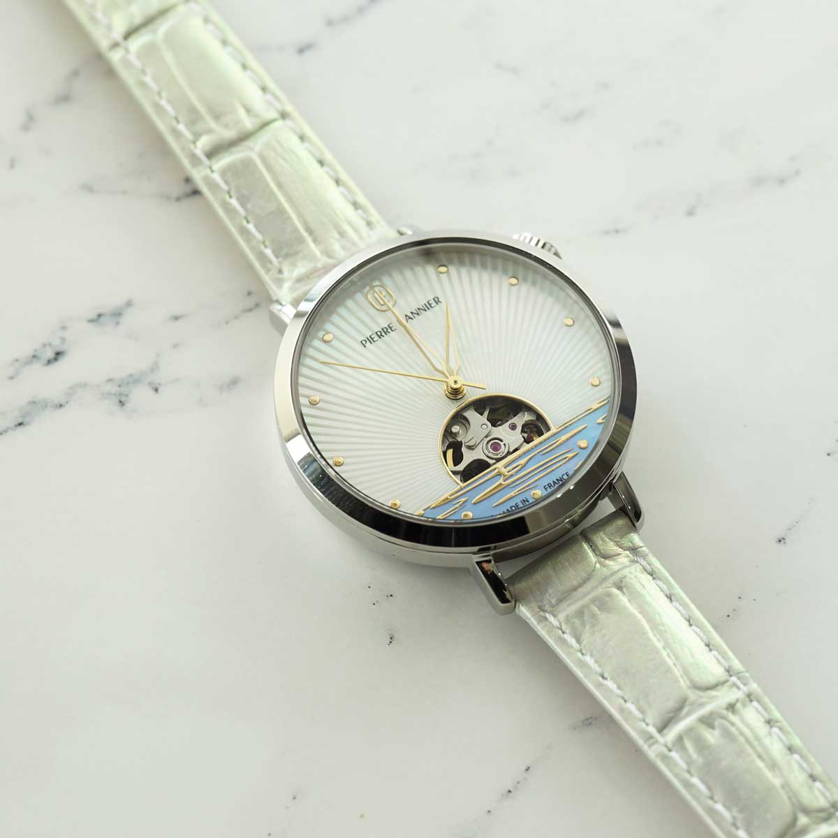 AUSTRALE  ��ư���� ��ǥ����� �ӻ��� �ץ٥�� ����С� ������ʸ����