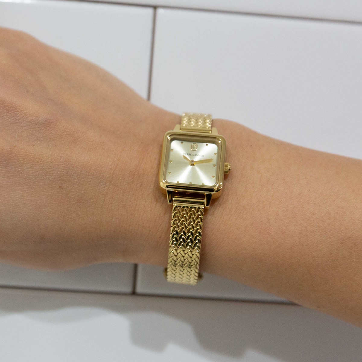 N���ora �ͥ��� ��ǥ����� �ӻ��� �������� ��°�٥�� �������� �������