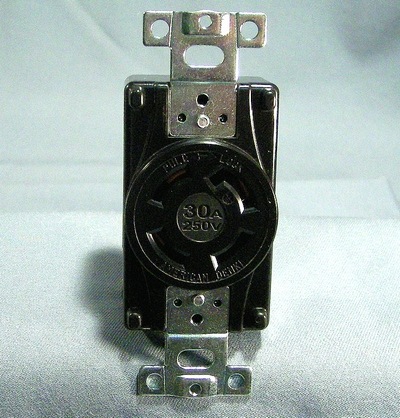接地形3P 30A 250V 引掛形埋込コンセント【4320】