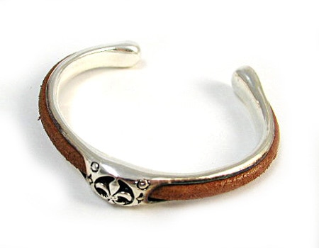 送料無料<br>シルバー925レザー埋め込みバングル