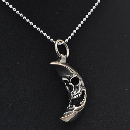送料無料<br>シルバー925不気味に笑う月-ネックレストップ