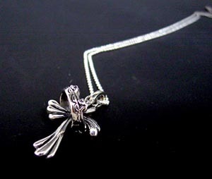 送料無料<br>シルバー925ツイストクロス×クラウンネックレストップ