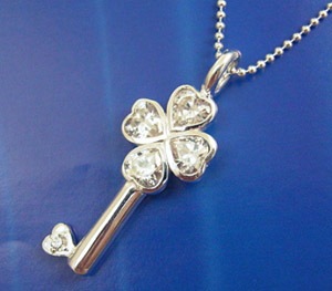 送料無料<br>シルバー925ジルコニア/クローバーキーネックレストップ