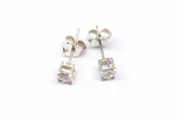 メール便送料無料<br>シルバー925一粒ジルコニアピアス シルバーピアス 1ペア