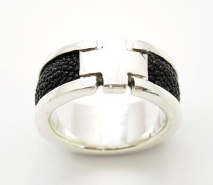 送料無料<br>シルバー925 真中クロス×スティングレイリング