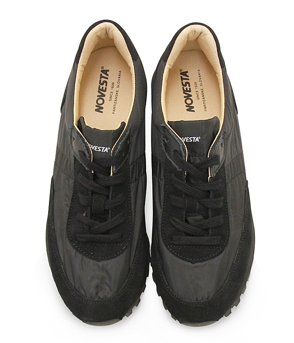 NOVESTA（ノベスタ）は、純スロバキア産のフットウェアを創業から一貫 