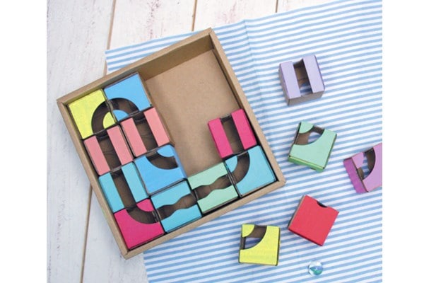 ダンボールブロックの迷路づくり