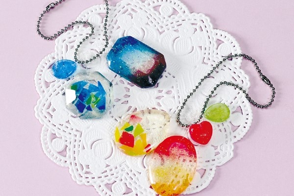 宝石レジンストラップ型付