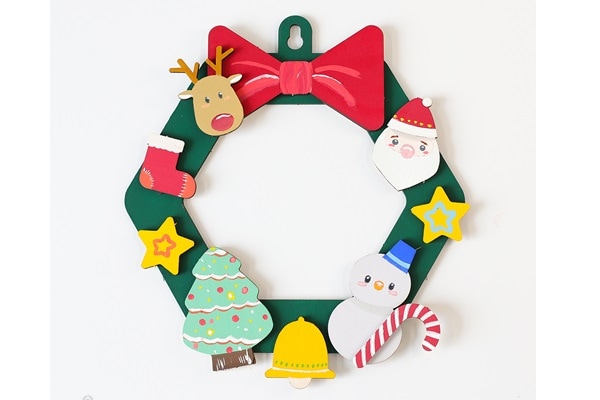 木のクリスマスリース