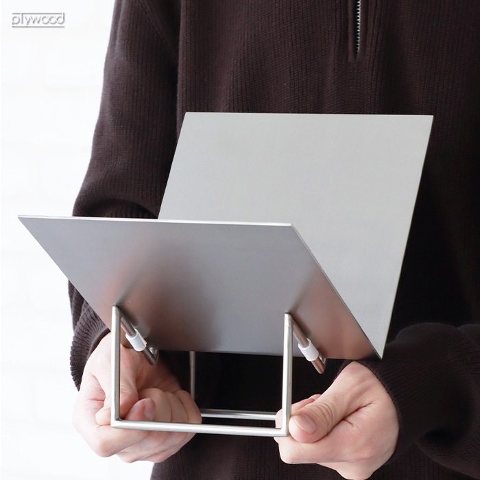 �ƥ��� �֥å�������� Tilaa Book Stand