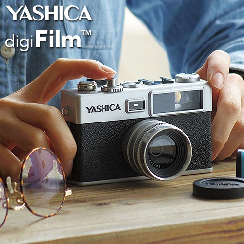 ヤシカ デジフィルムカメラ Y35 YASHICA digiFilm Camera with ヤシカ デジフィルムカメラ Y35 YASHICA digiFilm Camera with