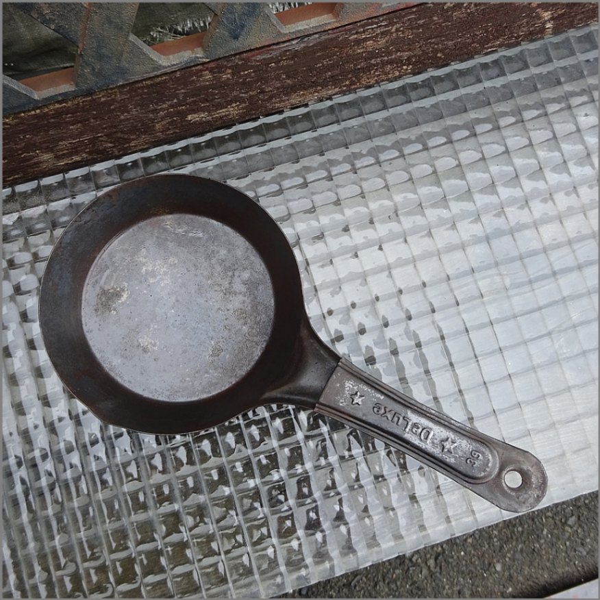 1940年代 DeLuxe 152㎜<BR>ビンテージ フライパン<BR>鉄フライパン アメリカ製<BR>Cowboy Frying Pans