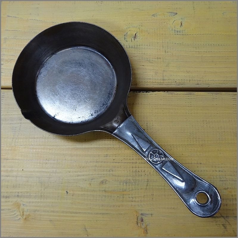 1940年代 DeLuxe 177㎜<BR>ビンテージ フライパン<BR>鉄フライパン