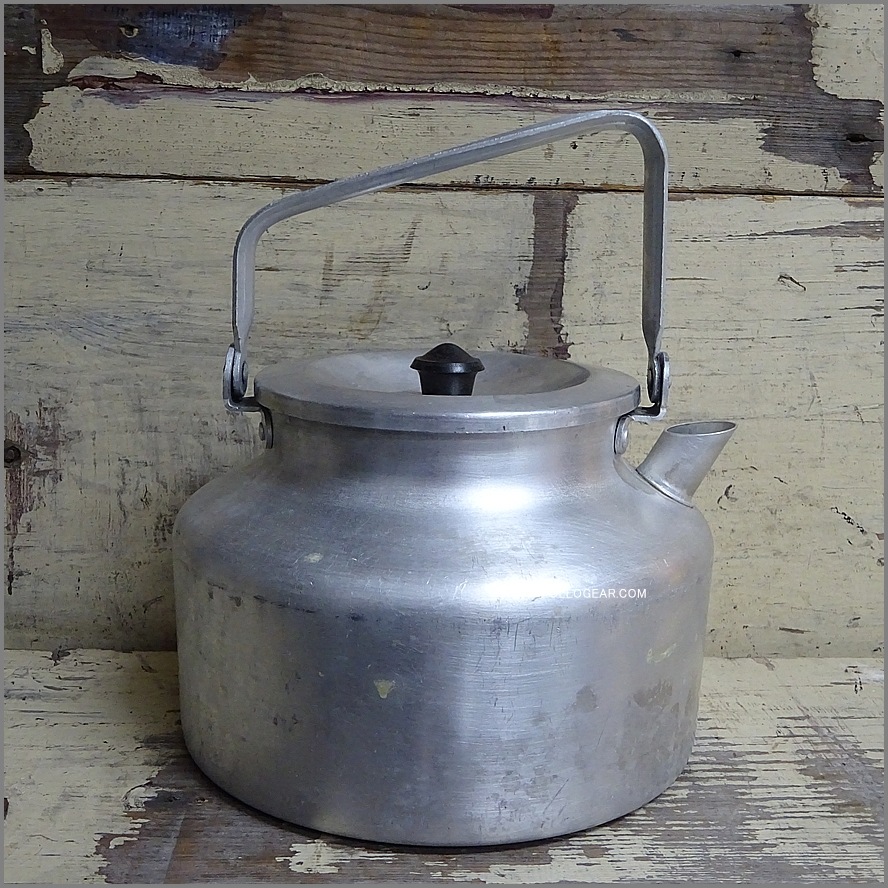 1970年代 Vintage ケトル<BR>フランス製 camping gaz<BR>キャンピングガス やかん 薬缶<BR>ビンテージ キャンプギア ミリタリー CAMPINGAZ