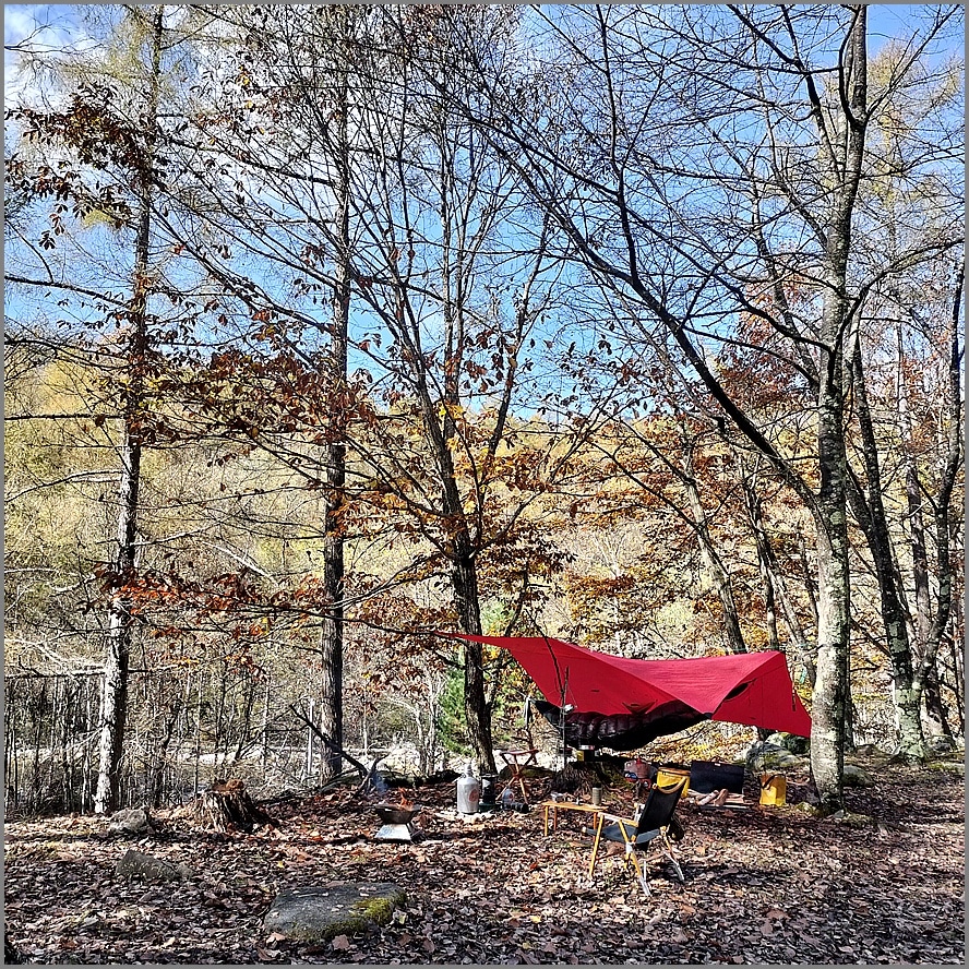 2011 デッドストック<br>INTEGRAL DESIGNS SilTarp3<br>シルナイロン フラットタープ<br>ウルトラライト シルタープ<br>10' x 12' Flat Tarp - Silnylon (3.05m×3.66m)