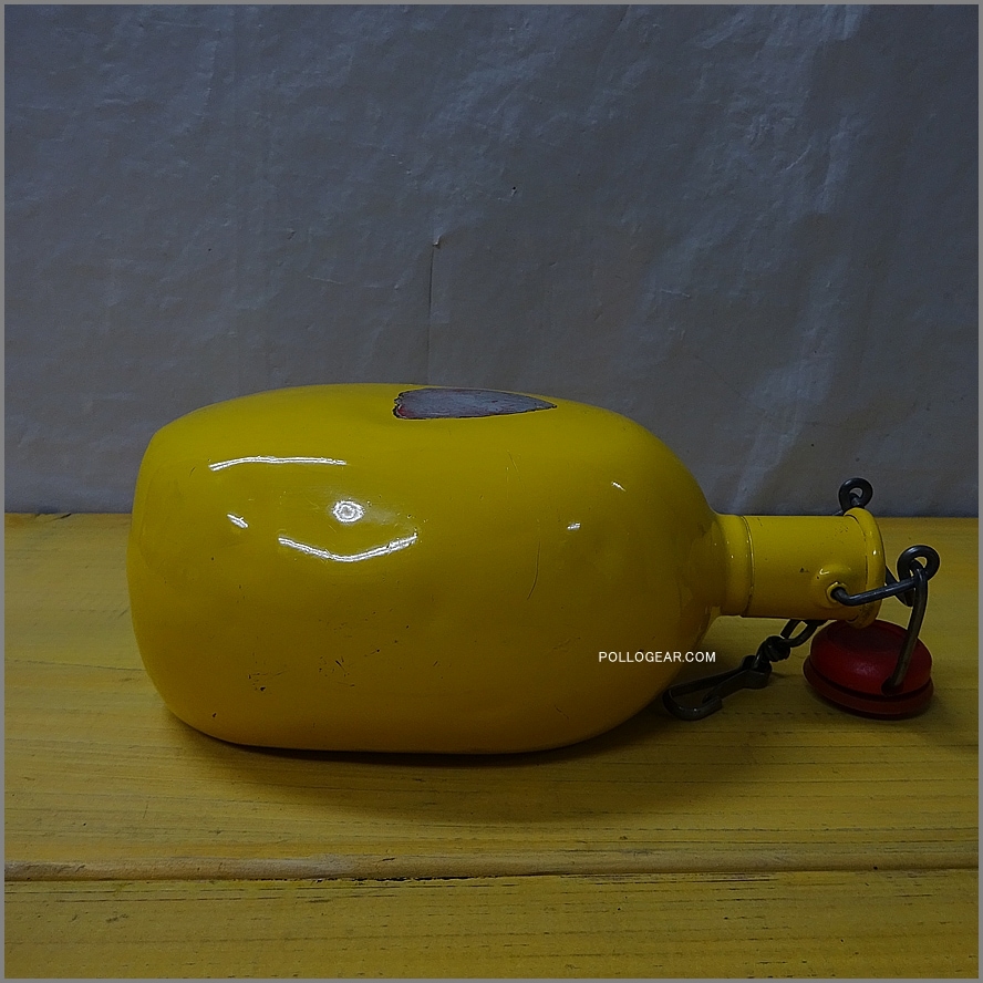 1970年代 グランテトラ 1.0L<BR>旧丸型 LE GRAND TETRAS<BR>シルバーラベル 黄色<BR>VINTAGE ウォーターボトル イエロー