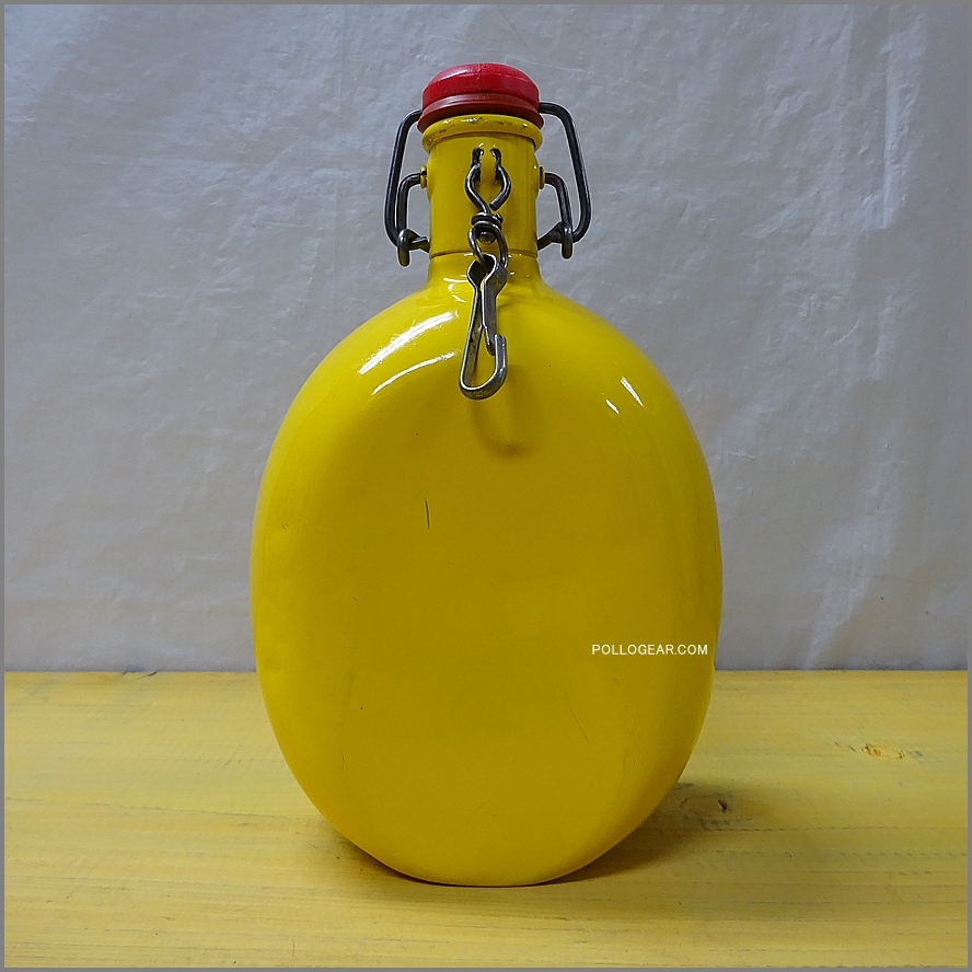 1970年代 グランテトラ 1.0L<BR>旧丸型 LE GRAND TETRAS<BR>シルバーラベル 黄色<BR>VINTAGE ウォーターボトル イエロー