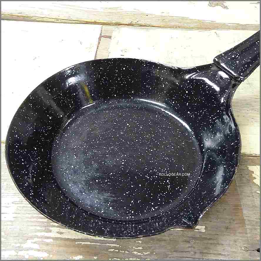 1960年代 琺瑯 152㎜<BR>ビンテージ フライパン<BR>鉄フライパン アメリカ製<BR>Cowboy Frying Pans USA<br>エナメルコーティング