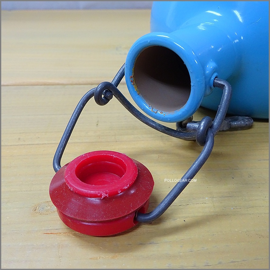 1970年代 グランテトラ 1.0L<BR>旧丸型 LE GRAND TETRAS<BR>シルバーラベル 水色<BR>VINTAGE ウォーターボトル ターコイズブルー