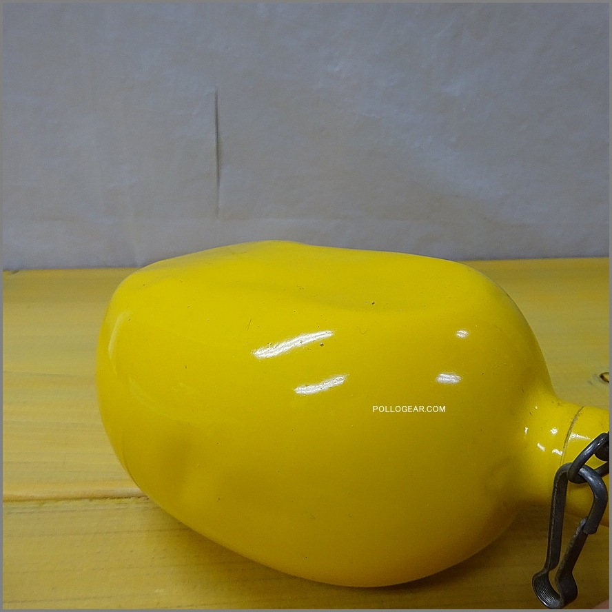 1970年代 グランテトラ 1.0L<BR>旧丸型 LE GRAND TETRAS<BR>シルバーラベル 黄色<BR>VINTAGE ウォーターボトル イエロー