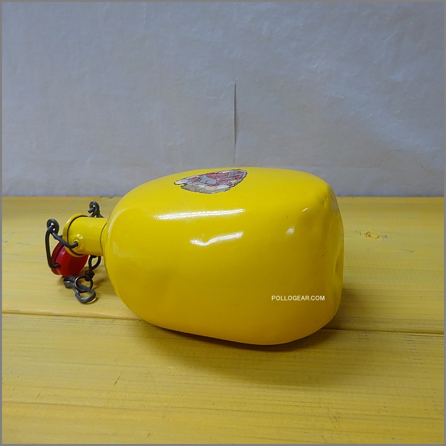 1970年代 グランテトラ 1.0L<BR>旧丸型 LE GRAND TETRAS<BR>シルバーラベル 黄色<BR>VINTAGE ウォーターボトル イエロー