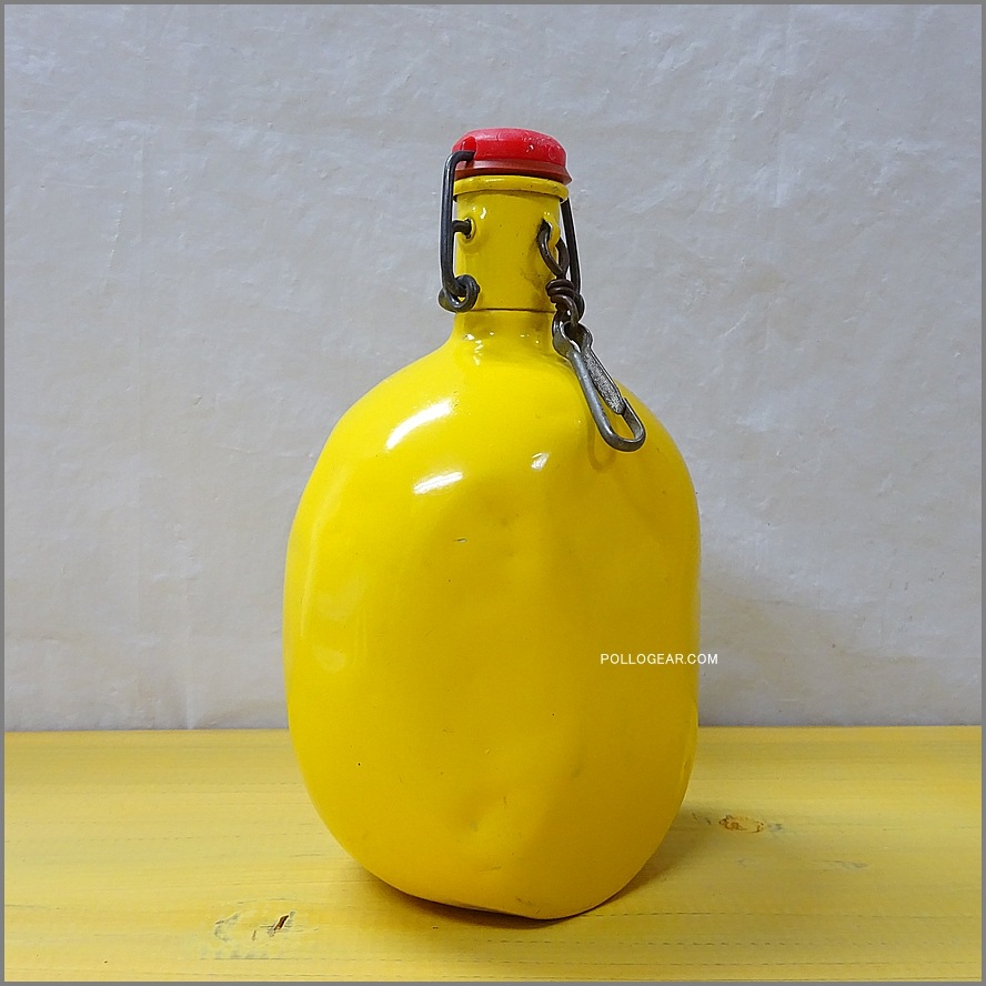 1970年代 グランテトラ 1.0L<BR>旧丸型 LE GRAND TETRAS<BR>シルバーラベル 黄色<BR>VINTAGE ウォーターボトル イエロー