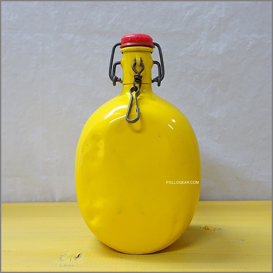 1970年代 グランテトラ 1.0L<BR>旧丸型 LE GRAND TETRAS<BR>シルバーラベル 黄色<BR>VINTAGE ウォーターボトル イエロー