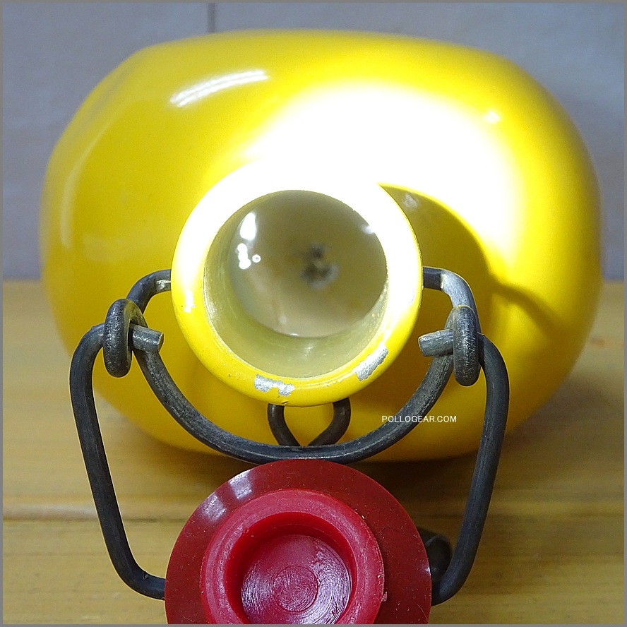 1970年代 グランテトラ 1.0L<BR>旧丸型 LE GRAND TETRAS<BR>シルバーラベル 黄色<BR>VINTAGE ウォーターボトル イエロー