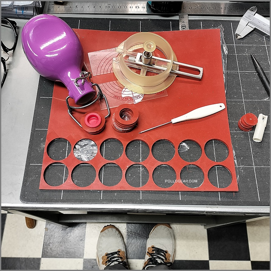 1970年代 グランテトラ 1.0L<BR>旧丸型 LE GRAND TETRAS<BR>シルバーラベル 水色<BR>VINTAGE ウォーターボトル ターコイズブルー